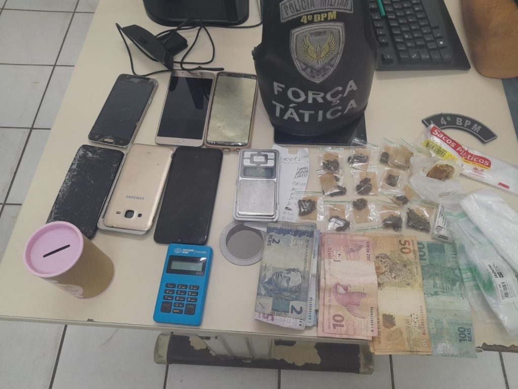 Polícia Militar prende mulher suspeita de tráfico de drogas na zona Norte de Natal