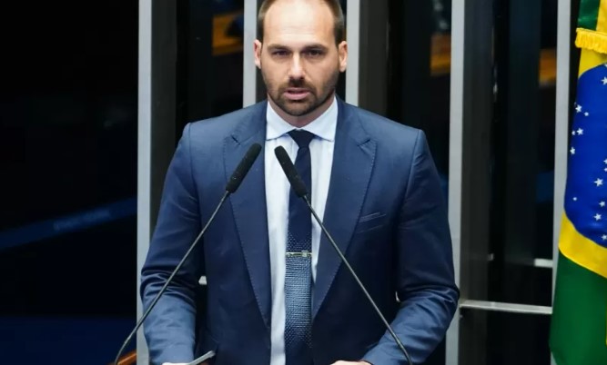 Eduardo Bolsonaro quer propor CPI para investigar institutos de pesquisa