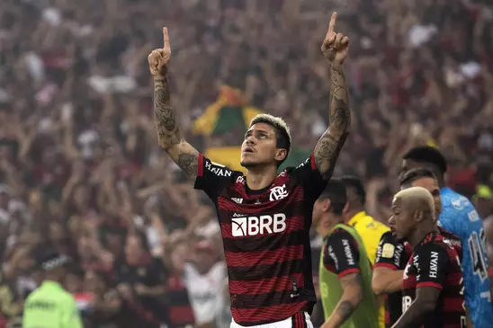 Flamengo sofre no fim, vence Corinthians nos pênaltis e se sagra tetra da Copa do Brasil