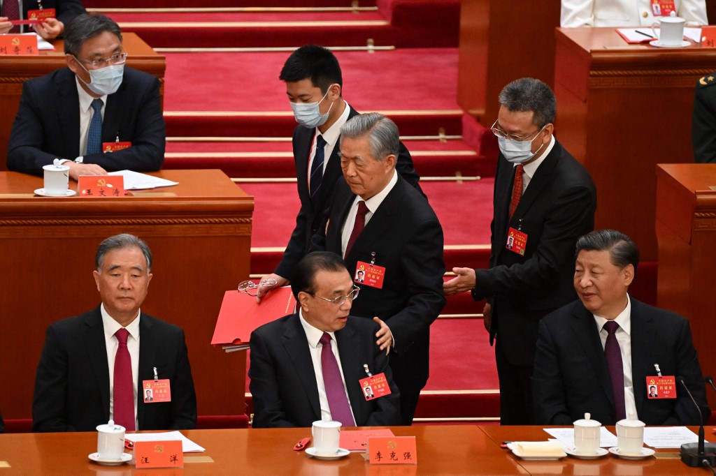 Vídeo: Ex-presidente é retirado à força do congresso do Partido Comunista chinês