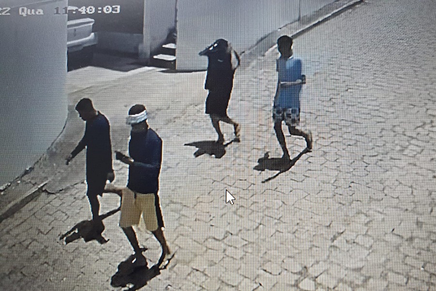 Polícia Civil divulga imagens de suspeitos de assalto na Praia de Jacumã
