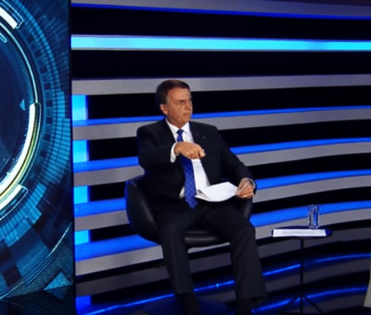 Jair Bolsonaro será entrevistado neste domingo (23) na Record TV; Lula decidiu não participar do debate