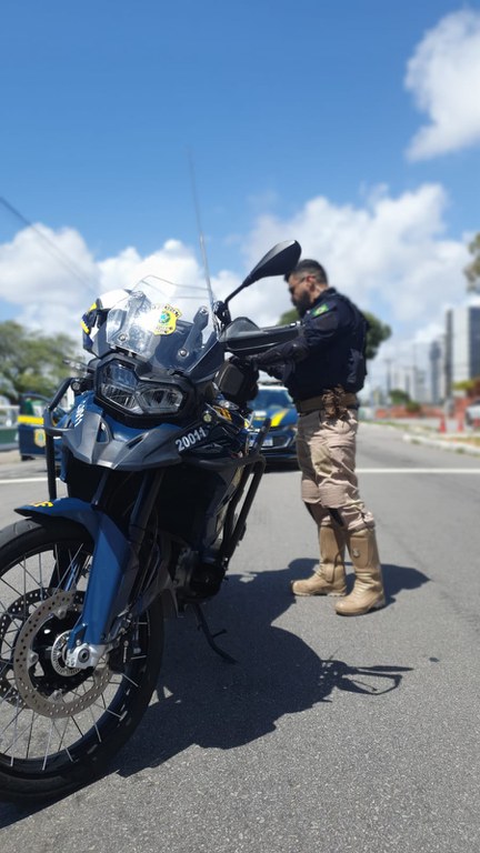 PRF apreende loló com dupla de jovens em Jardim do Seridó/RN