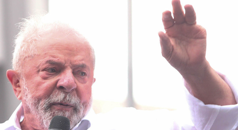 Lula se diz contra, mas documento oficial do PT defende descriminalização do aborto