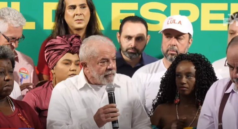 Lula faz piada com guerra na Ucrânia durante evento em MG