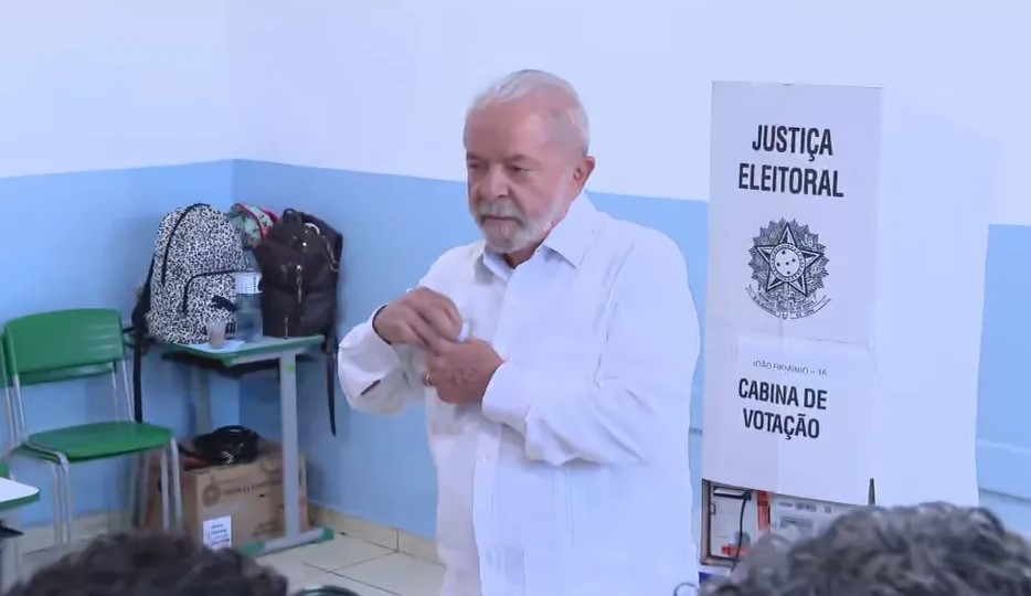 Lula vota em escola de São Bernardo do Campo