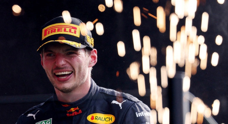 Max Verstappen vence GP do Japão e é bicampeão da Fórmula 1