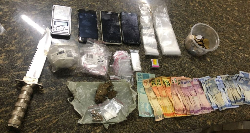 Mulher é presa por tráfico de drogas no bairro de Nossa Senhora da Apresentação