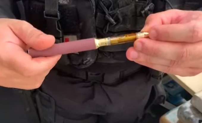 PM encontra cigarro eletrônico com “essência de maconha” na Vila de Ponta Negra