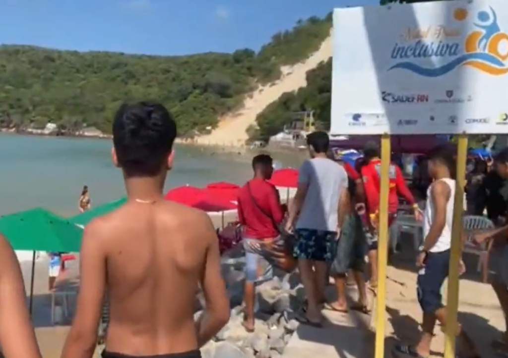 Assalto em restaurante gera correria na Praia de Ponta Negra