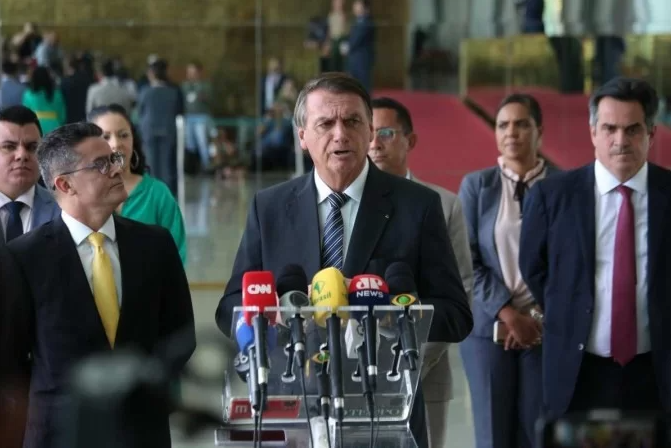 Eleições 2022 Bolsonaro diz que mudança no STF não está no “plano de governo” e que a imprensa “inventou isso”