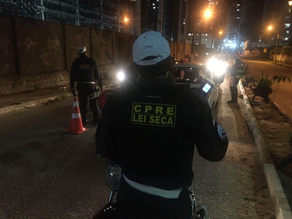 Operação Lei Seca realiza detenções por porte de drogas, prisões de condutores alcoolizados e flagrantes de adolescentes ao volante na Zona Leste de Natal