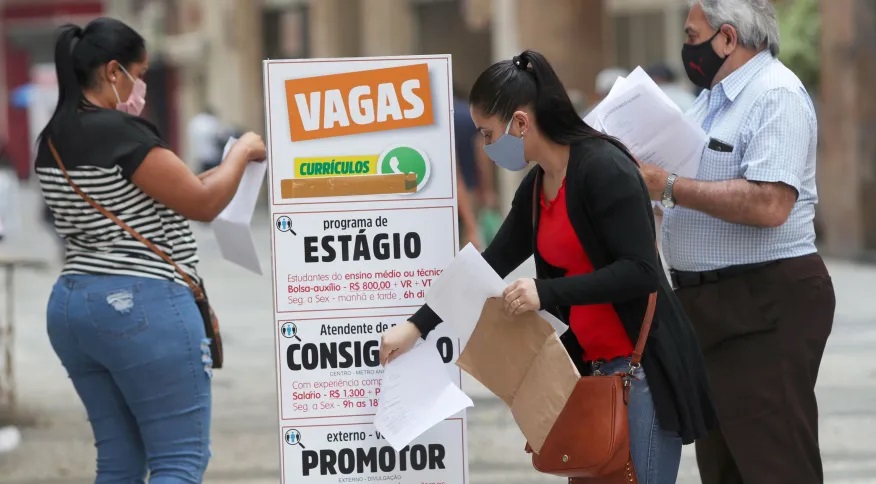 Desemprego cai para 8,7% no trimestre encerrado em setembro, diz IBGE