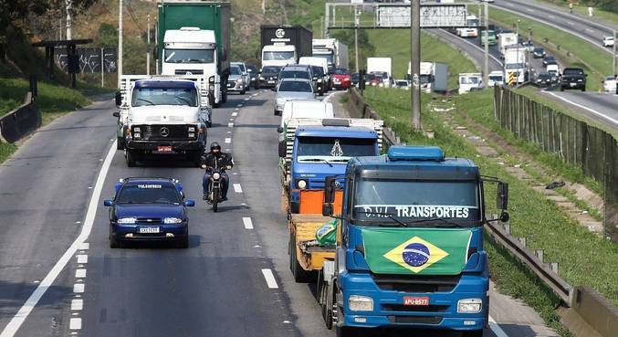 Benefício extra de R$ 1.000 é pago hoje a cerca de 295 mil taxistas e mais de 377 mil caminhoneiros