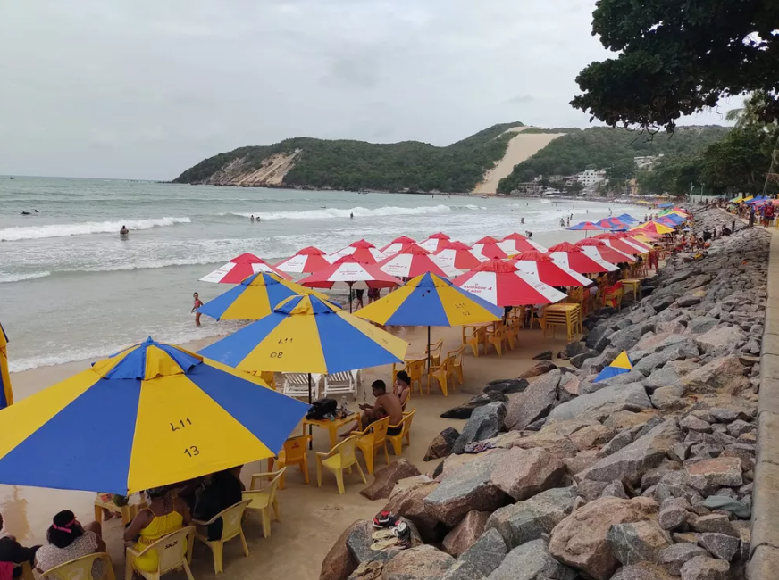 Enrocamento da praia de Ponta Negra depende de autorização para canteiro de obras