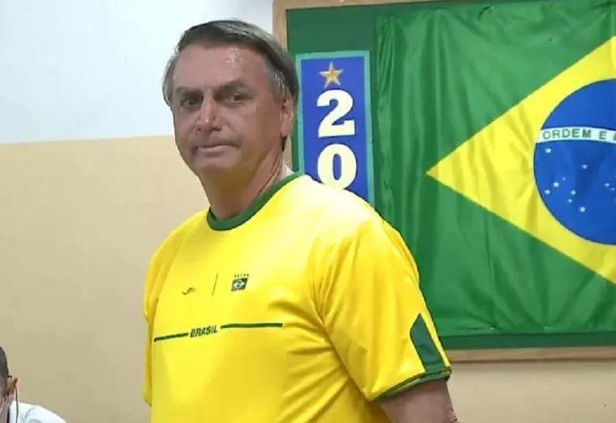 Bolsonaro mantém silêncio após derrota para Lula; aliados chegam ao palácio