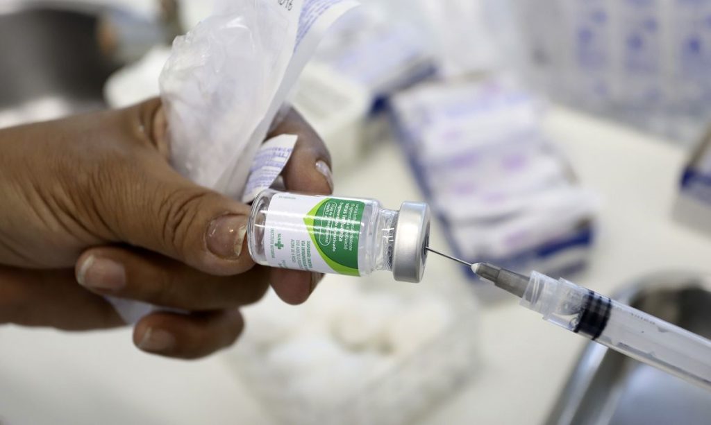 Senado deve votar MP que dispensa doação de vacina para covid-19 ao SUS