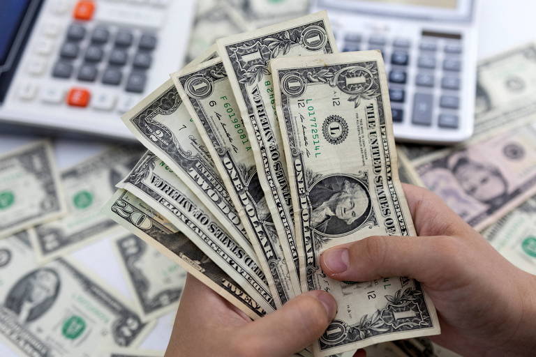 Ibovespa cai 2,55% e dólar sobe a R$ 5,41 após discurso de Haddad a banqueiros