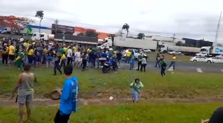 Duas crianças ficaram feridas em atropelamento de manifestantes