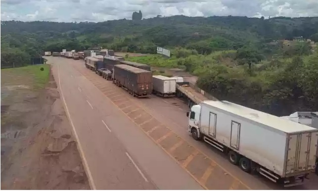 Atacadistas falam em prejuízo de R$ 700 mil por dia com bloqueio nas rodovias
