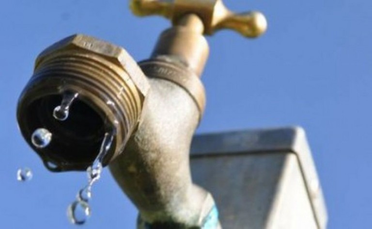 Vazamento deixa cinco cidades do Agreste com redução no abastecimento de água