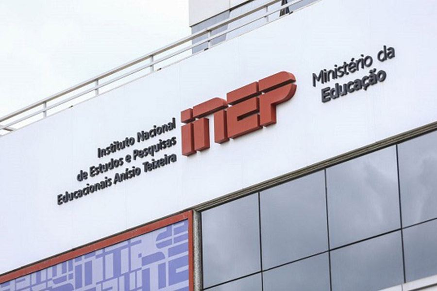 Ensino à distância cresceu 474% em uma década, diz INEP