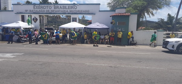 Manifestantes montam acampamento na Hermes da Fonseca