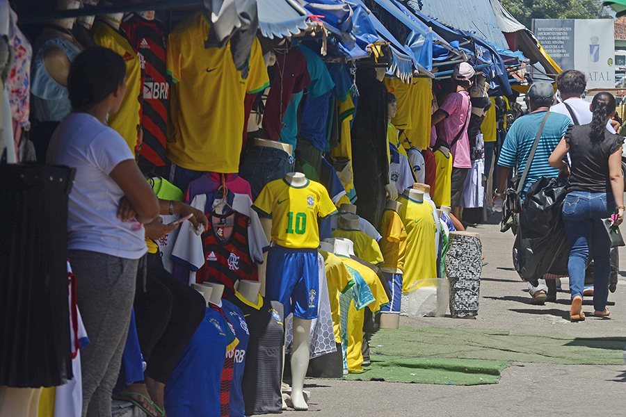 Copa aquece o comércio de camisas, bebidas e TVs no RN