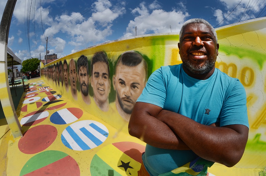 Artista faz murais com rostos dos jogadores da Seleção Brasileira em Macaíba