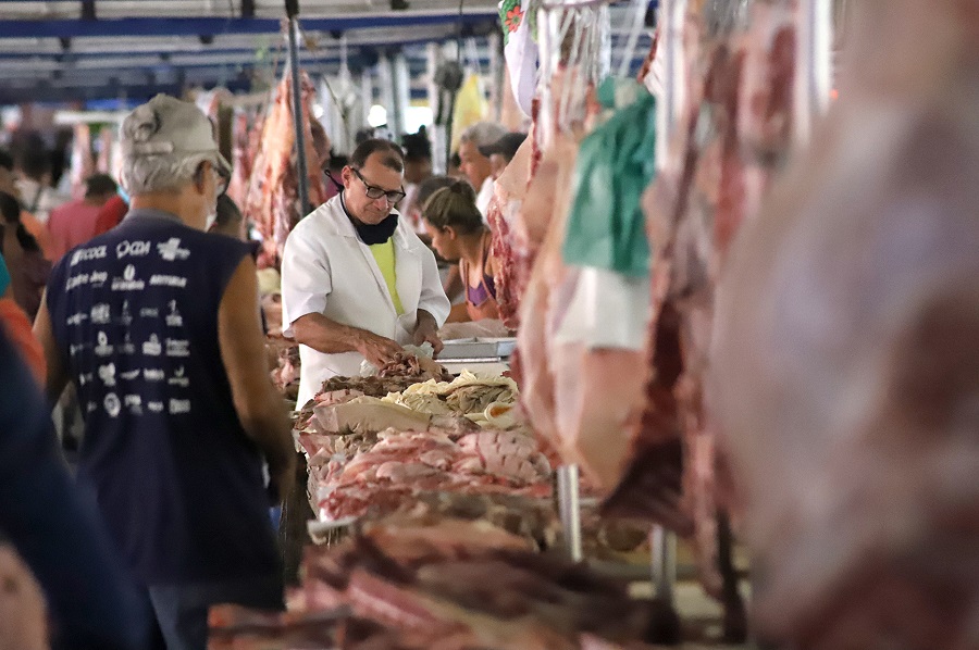 Venda de carnes em feiras descumpre medidas sanitárias