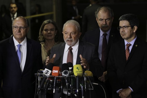Sem PEC, Lula cogita Auxílio Brasl por MP