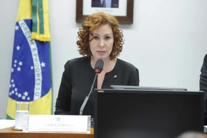 TSE proíbe Carla Zambelli de criar novos perfis nas redes sociais até a diplomação de Lula