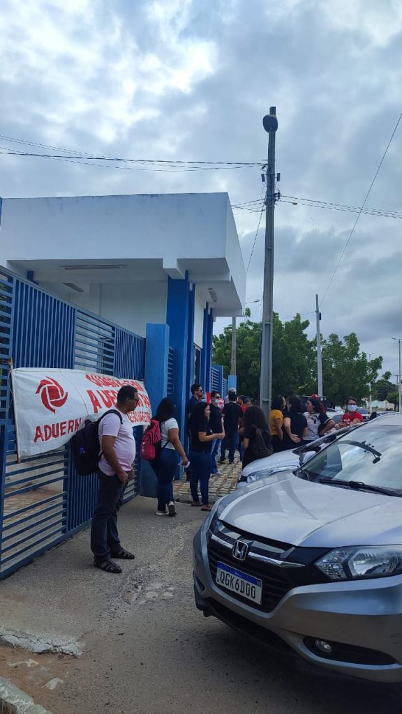 Paralisação do sindicato impediu funcionamento da UERN na manhã dessa quarta-feira feira(30)