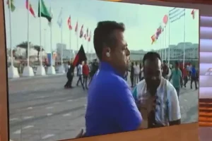 Repórter da globo se assusta e empurra torcedor no Catar