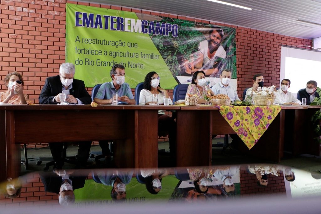 Governo firma parceria com Embrapa para ampliar Algodão Ecológico Potiguar