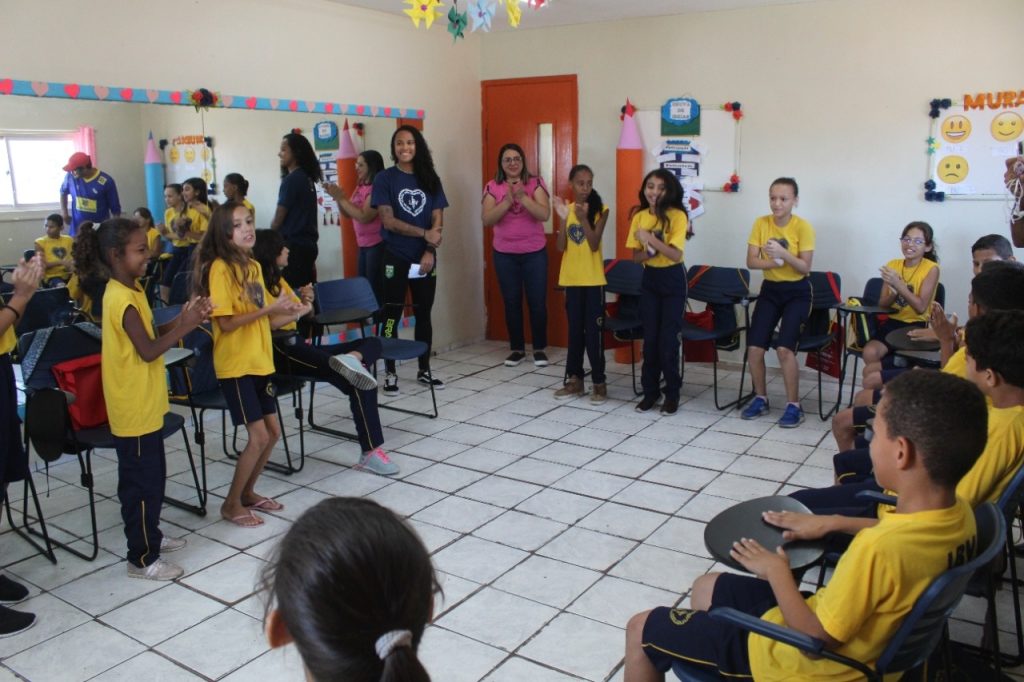 Atleta campeã Pan-americana Thainara Oliveira participa de roda de conversa sobre sua trajetória com crianças e adolescentes amparadas pela LBV