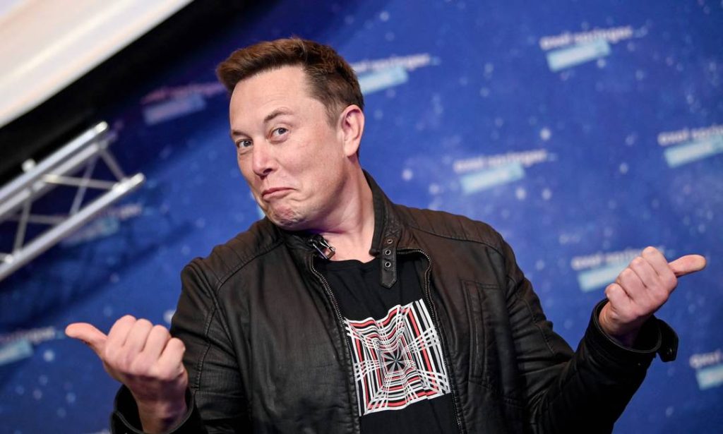 Mundo Musk adia relançamento de novo serviço do Twitter após onda de contas falsas