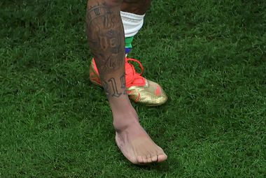 Neymar é submetido a exames e começa tratamento para reduzir inchaço do tornozelo