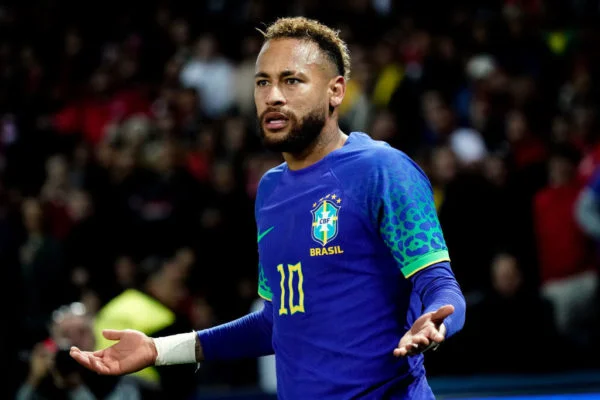 Por problema no voo, Neymar não se apresenta à Seleção Brasileira