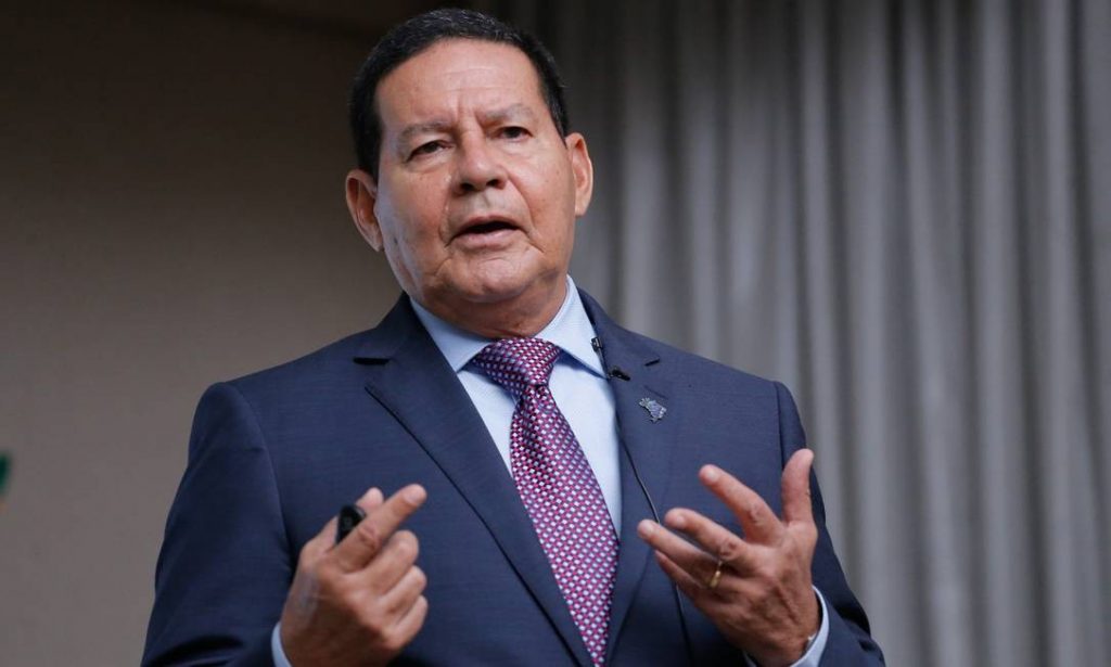 Mourão se diz preocupado: “96 milhões não votaram em Lula”