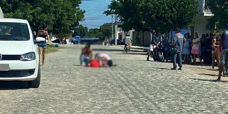 Jovem é assassinado a tiros no meio da rua em Mossoró