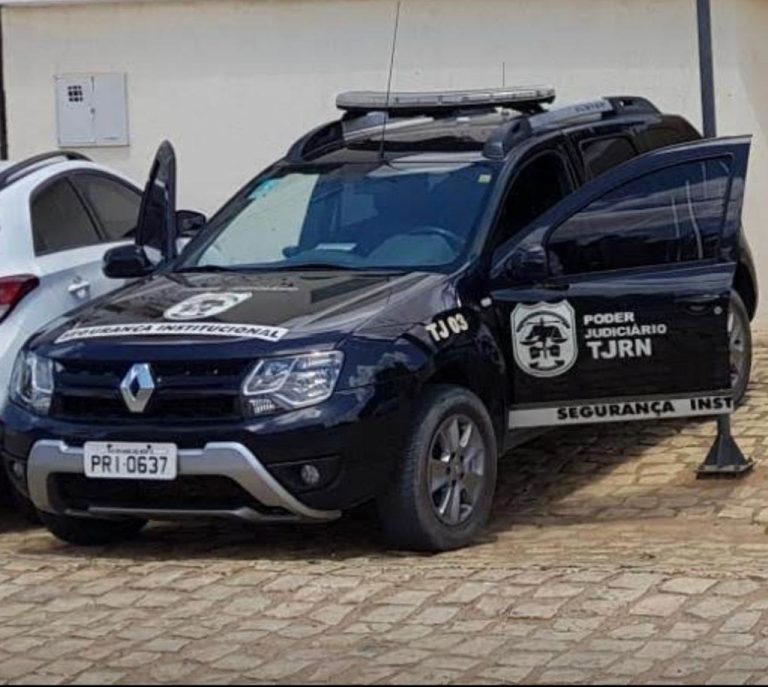 Indivíduo fica ferido após tentar fugir da polícia com moto roubada e se envolver em acidente de trânsito em Mossoró