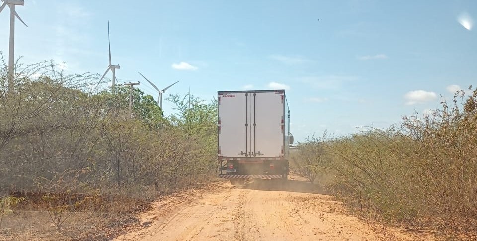 Bandidos roubam carga com cerca de 5 toneladas de alimentos em Mossoró. Motorista fica preso ao registrar o BO