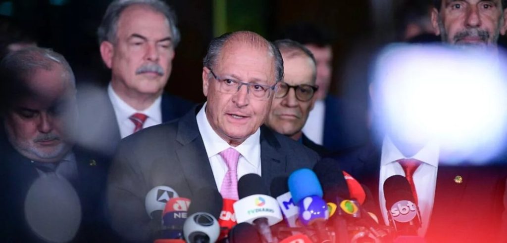 Alckmin busca saída para evitar a PEC da Transição
