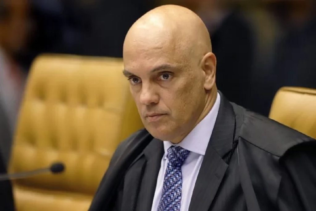 Moraes manda bloquear contas de 43 suspeitos de financiar atos golpistas