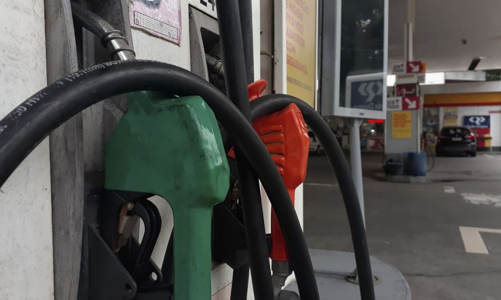 Preços da gasolina e do etanol seguem em alta nos postos