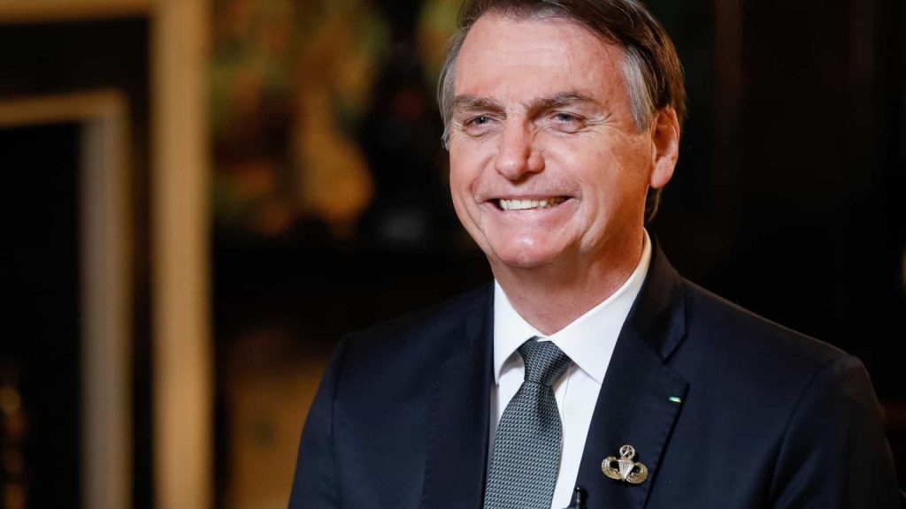 Bolsonaro é a personalidade mais influente e citada por brasileiros em app; presidente supera Neymar, Anitta e Lula