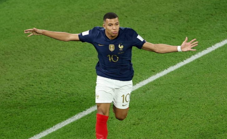 França vence a Dinamarca com dois gols de Mbappé, e se garante nas oitavas de final