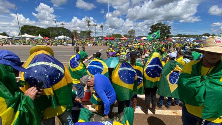 Feriado da República é marcado por protestos contra Lula