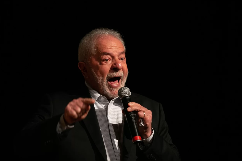 Exames de Lula indicam inflamação na garganta por “esforço vocal”